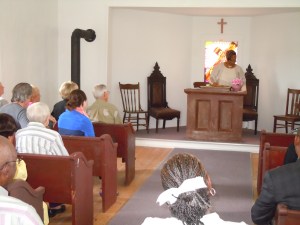 Evangelist Evelyn Elmore delivers the Homecoming Sermon.